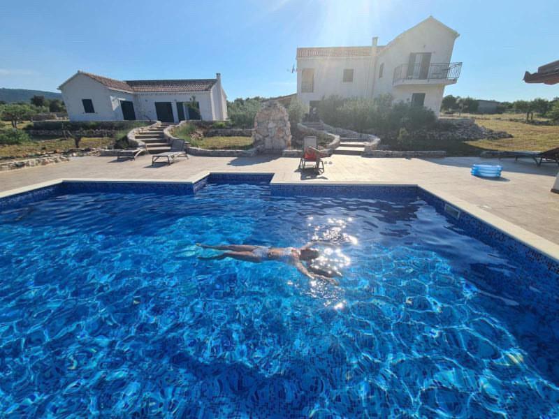 Villa Luisa Pucisca - 2 Häuser, 6 Schlafzimmer Insel Brac - Pool, Grill, Kamin, Tischtennis, Boccia - Chambres d'hôtes Pučišća