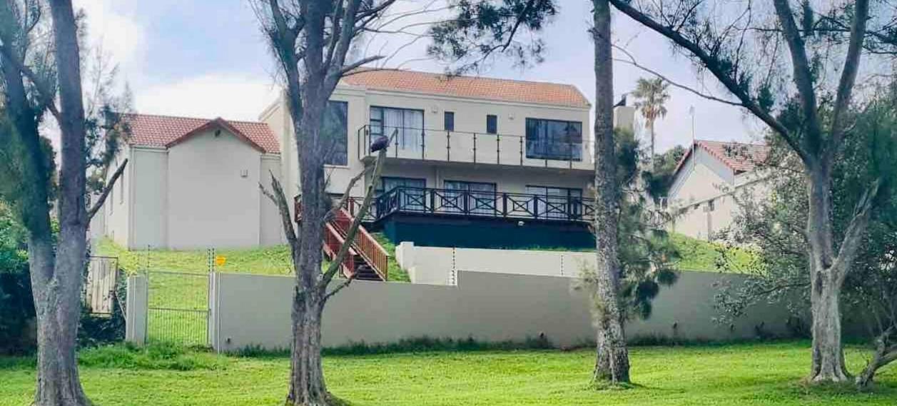 Ndaba Golf Lodge on 13th hole - B&B