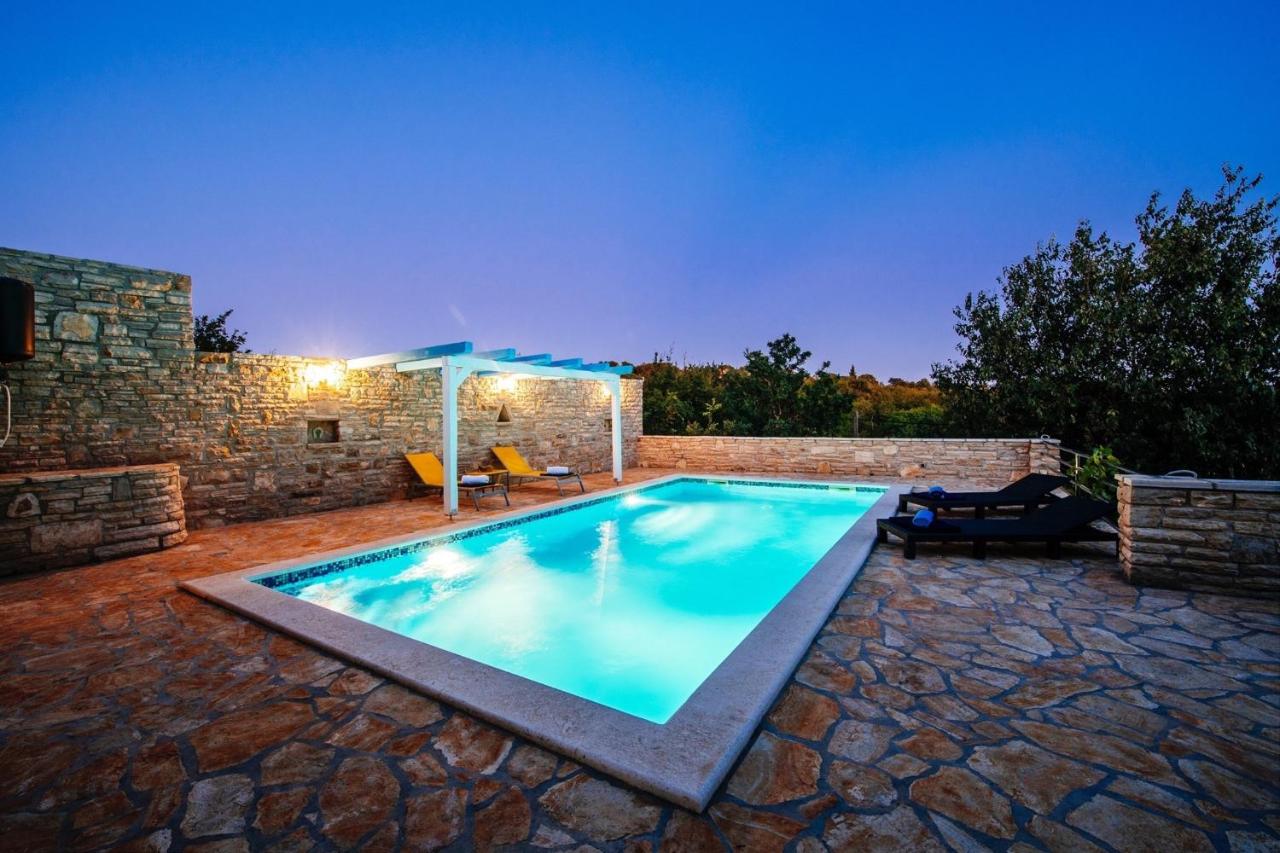 B&B Benkovac - MY DALMATIA - Holiday home Korlat with private pool - Bed and Breakfast Benkovac