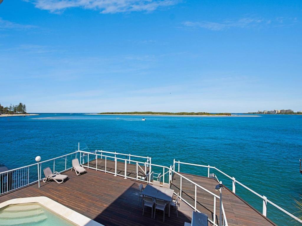 Pumicestone Quays by Luxury Escapes Caloundra - Bed and Breakfast
