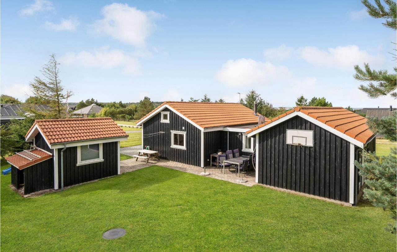 B&B Løgstør - Stunning Home In Lgstr With Wifi - Bed and Breakfast Løgstør