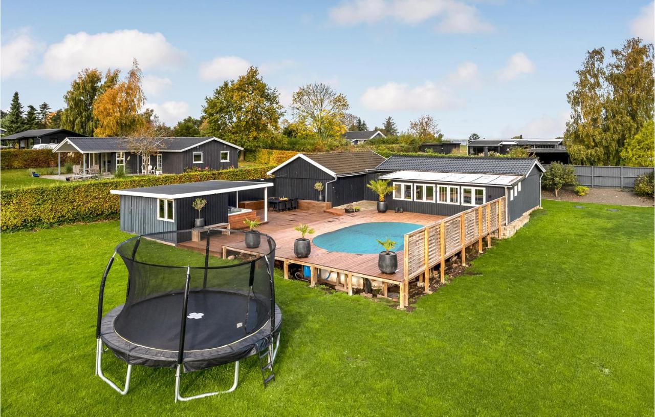 B&B Holbæk - Nice Home In Holbk With Outdoor Swimming Pool - Bed and Breakfast Holbæk