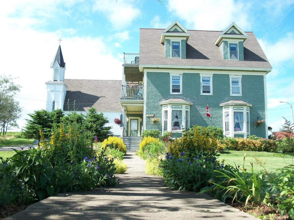 Louisbourg Heritage House - B&B