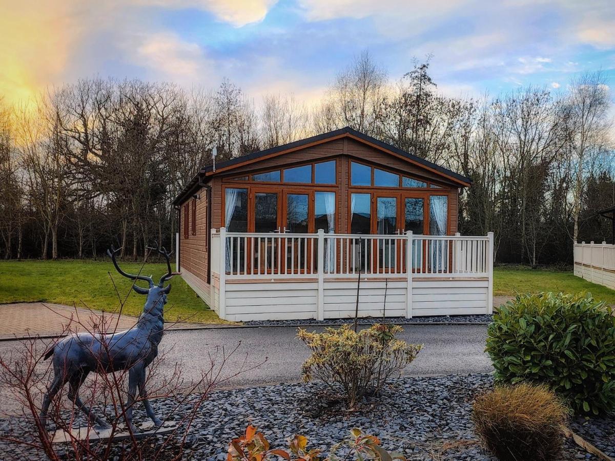 B&B Malton - Deneb Lodge with Hot Tub - Bed and Breakfast Malton