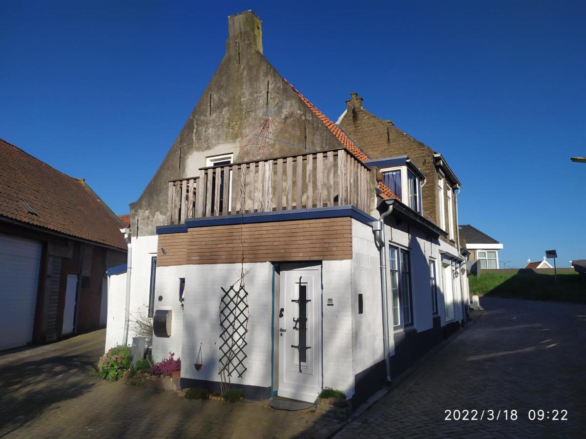 B&B Stavenisse - The cosy little house with the sundial - Bed and Breakfast Stavenisse