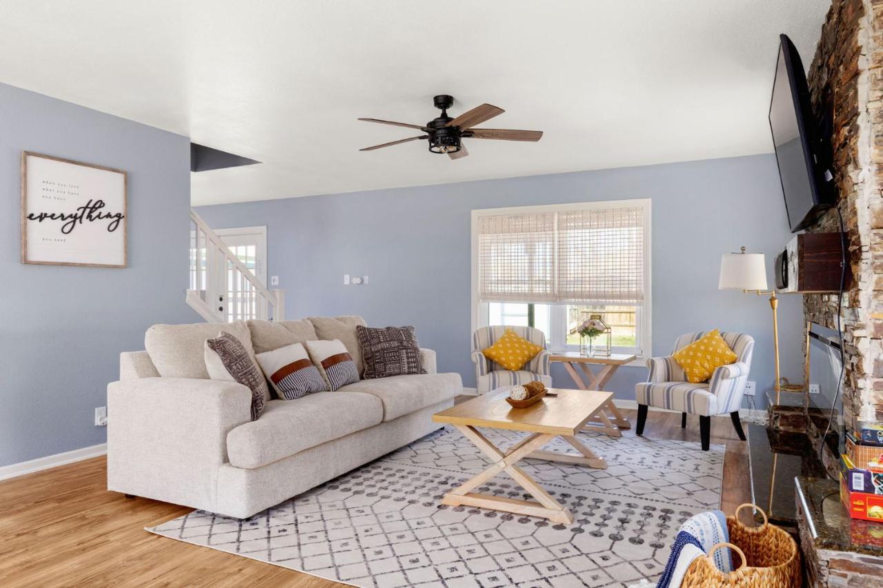 The Blue Haus - Game Room - Patio - Fast Wi-Fi - Bed and Breakfast