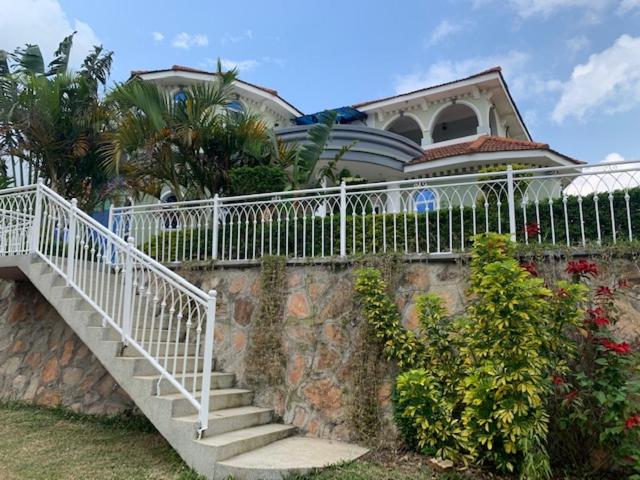 Ishuro Villas - B&B