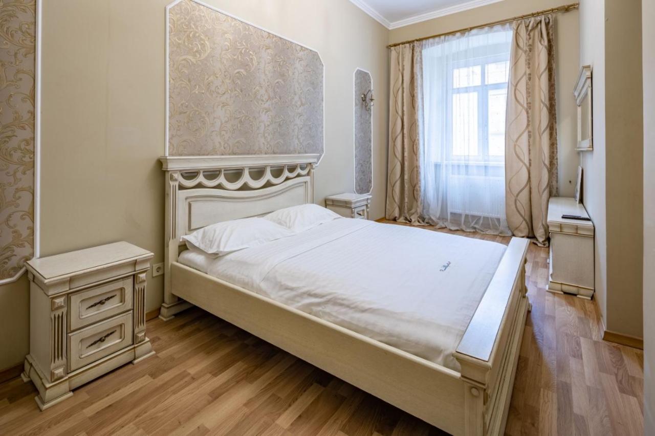 Romari Сербська 9 - B&B