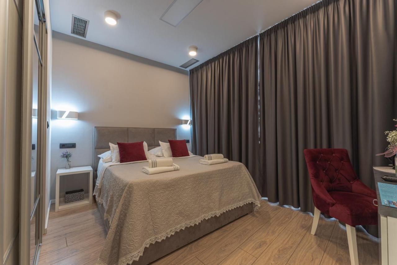 Sky & Sun Luxury Rooms with private parking in the garage - Chambres d’hôtes Zadar