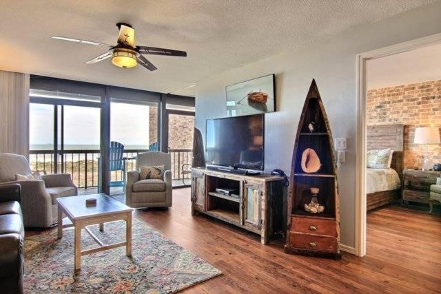 Stunnning Sunrise Views Over the Gulf in This 2 Bedroom 2 Bath Den - B&B