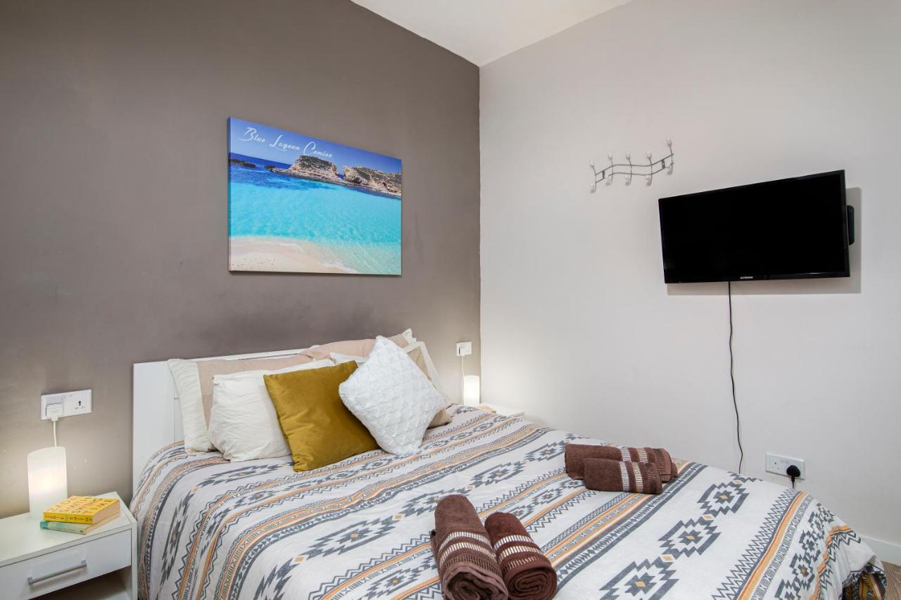 Double Room with Shared Bathroom