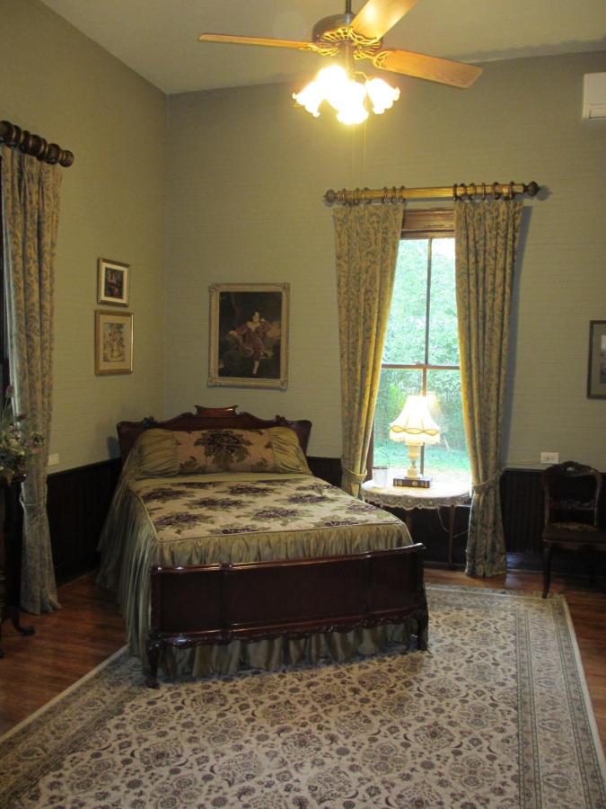 Double Room with Half Bath