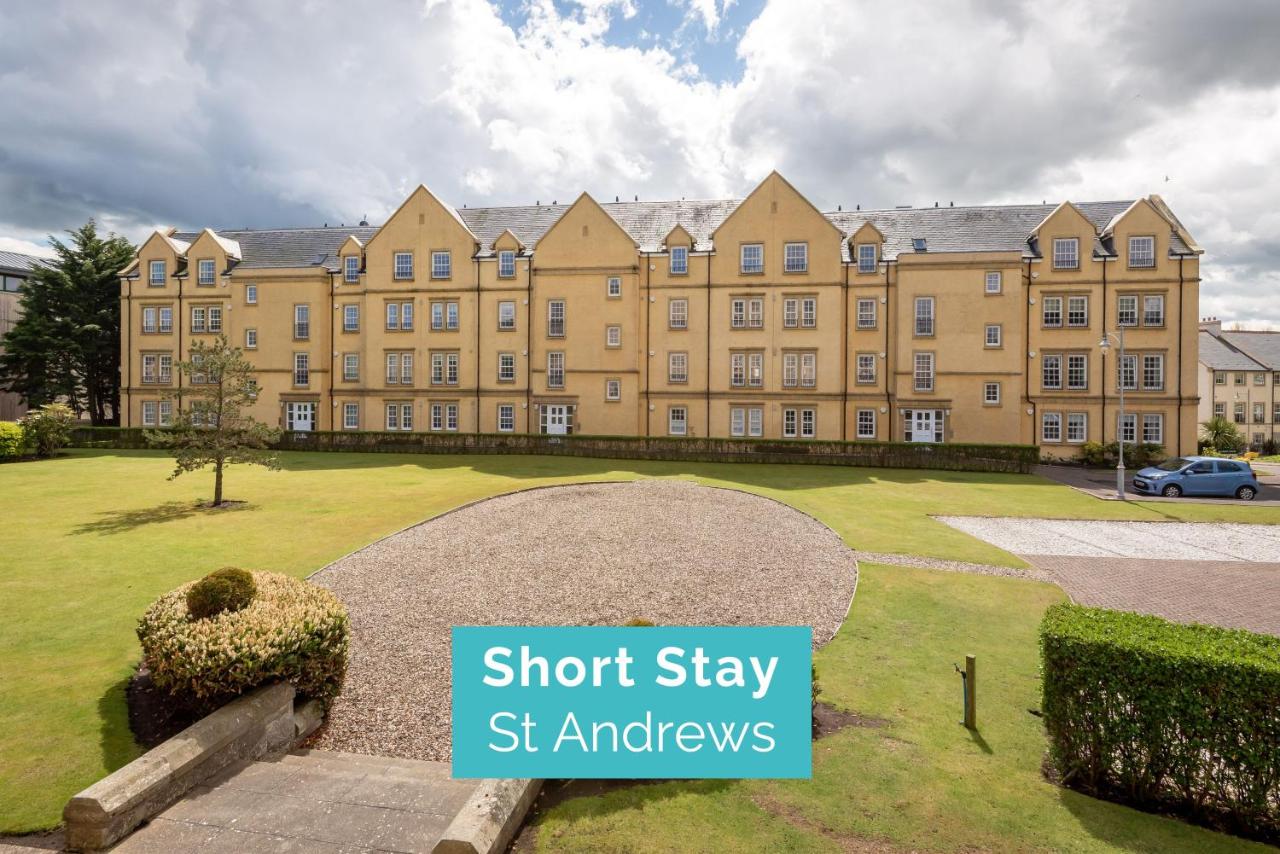 B&B St Andrews - Adamson Court - 2 Bedroom Flat - Free Parking - Bed and Breakfast St Andrews