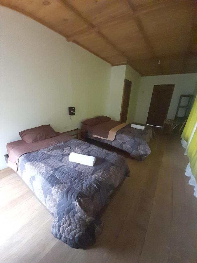 Zweibettzimmer mit Dusche