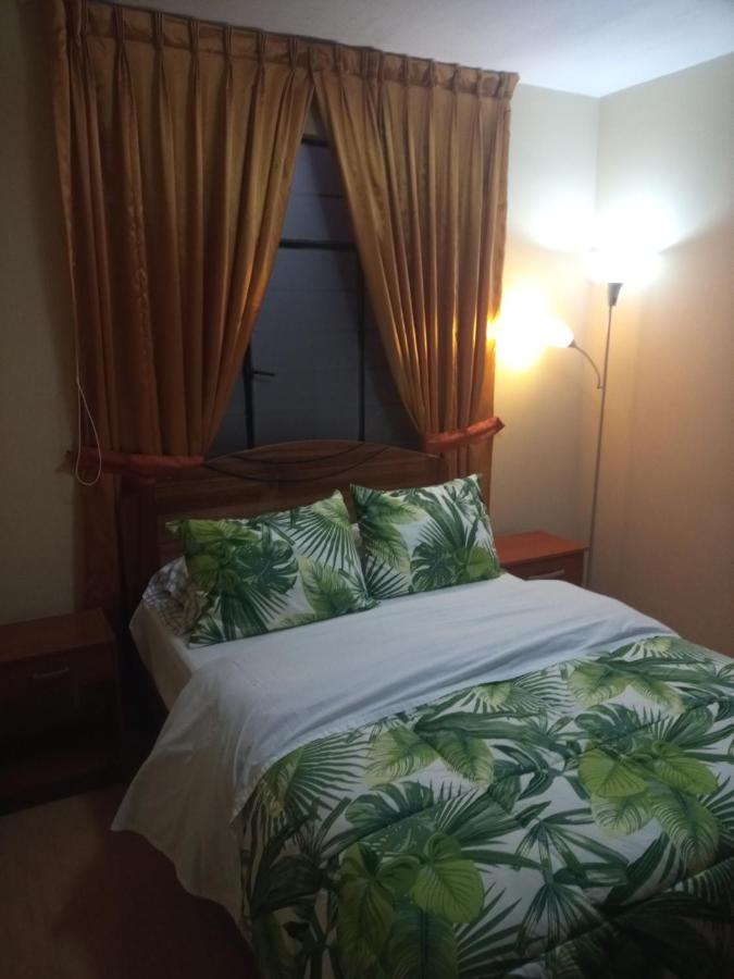 Tweepersoonskamer met Gedeelde Badkamer