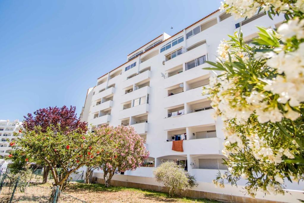 Albufeira Holidays Near The Strip - B&B