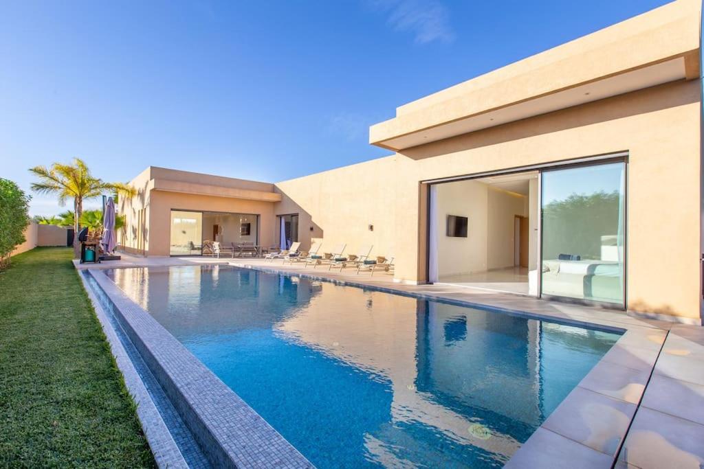 Villa Hawai, ss vis à vis avec espace de sport , piscine Chauffée - B&B