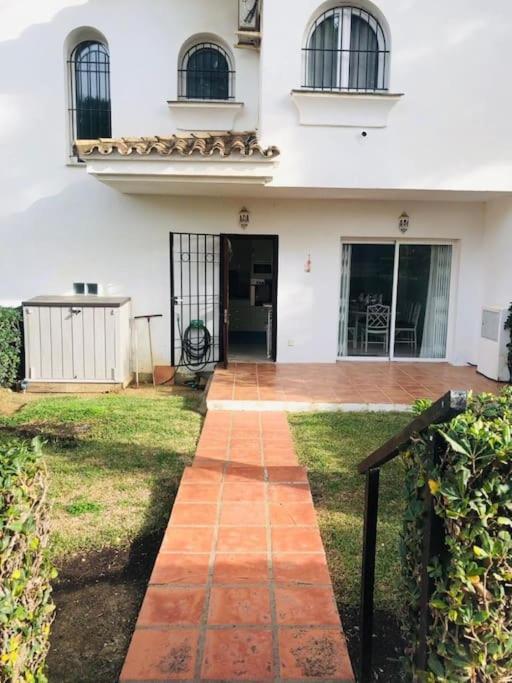 Luxury 4 bed townhouse Duquesa with breathtaking views close to Port and Beach - B&B Manilva