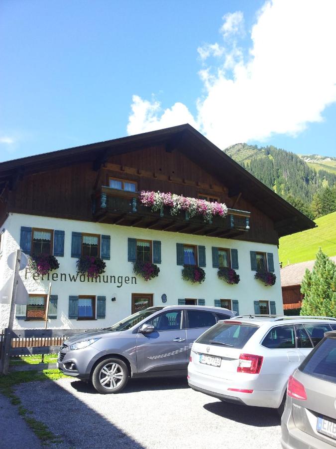 B&B Holzgau - Ferienwohnungen Wolf - Bed and Breakfast Holzgau