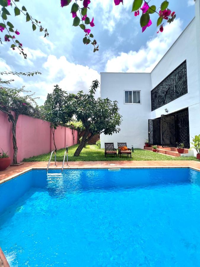 B&B Accra - The Dzorwulu Castle - A Villa with private rooms - Bed and Breakfast Accra