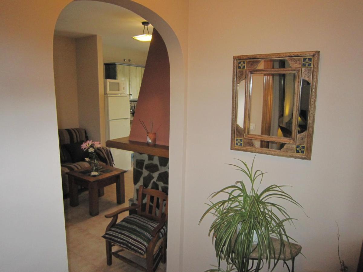 One-Bedroom Apartment with Mountain View