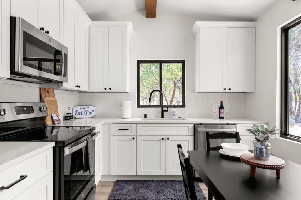 Casita 5 minutes from Gruene Hall and King Bed! - Chambres d'hôtes New Braunfels