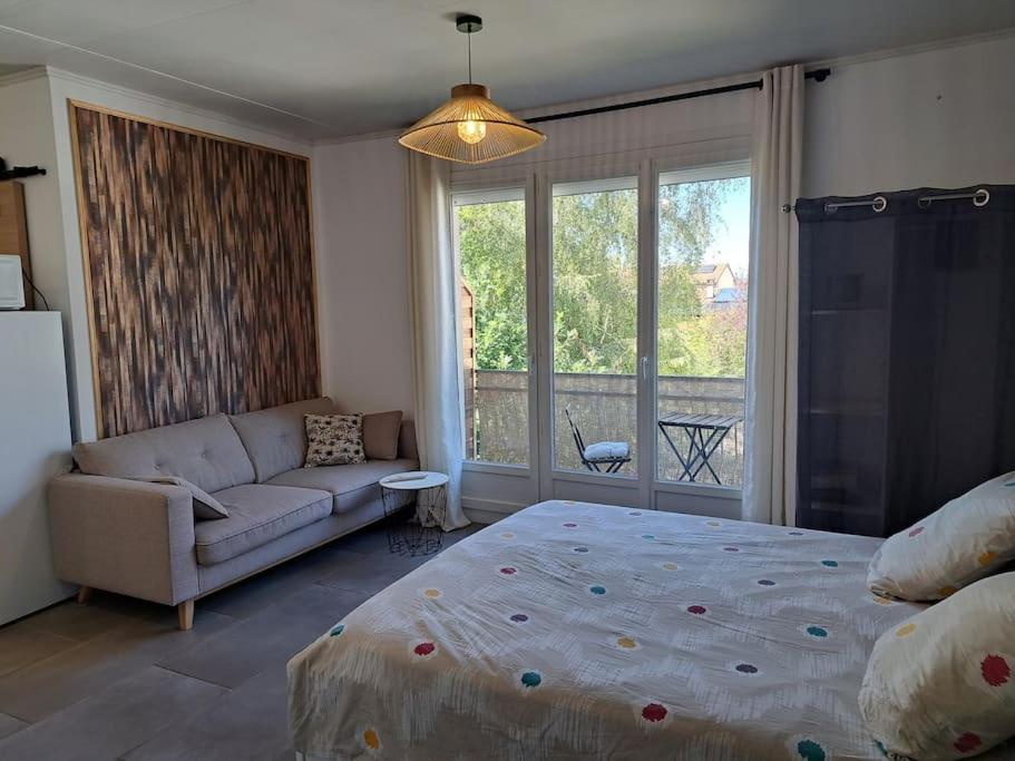 Studio dans maison avec jardin et balcon, au calme - Chambres d’hôtes