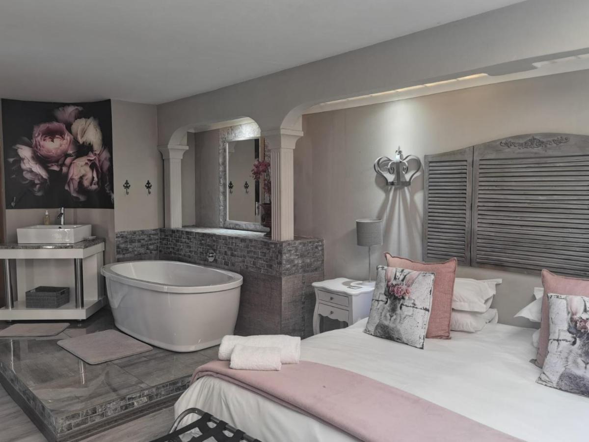 Camera Deluxe Matrimoniale/Doppia con Letti Singoli con Accesso Piscina