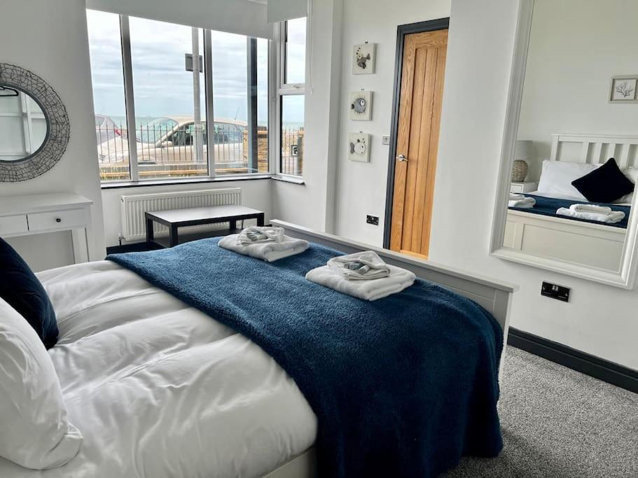 B&B Kent - The Seafront Apartment - Westbrook Bay Beach - By Goldex Coastal Breaks - Bed and Breakfast Kent