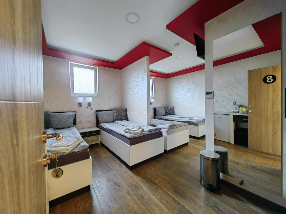 Vierbettzimmer mit Bad