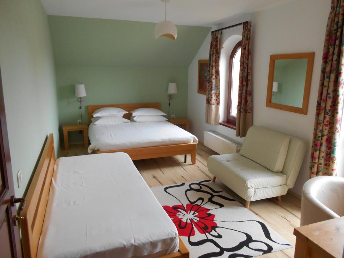 Camera Familiare con Vista Giardino