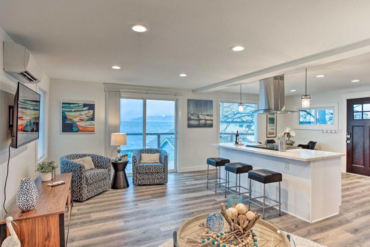 Tacoma Dash Point Beach Cabin with Balcony! - B&B