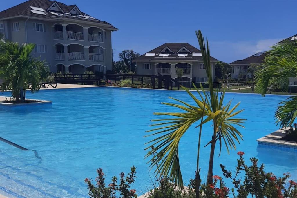 Beautiful 2 Bedroom Condo With Patio - B&B Ocho Ríos