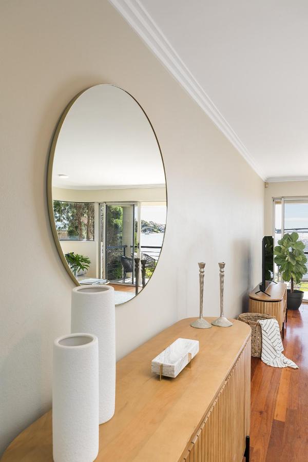 Panoramic Water View Apartment - Ferienwohnung