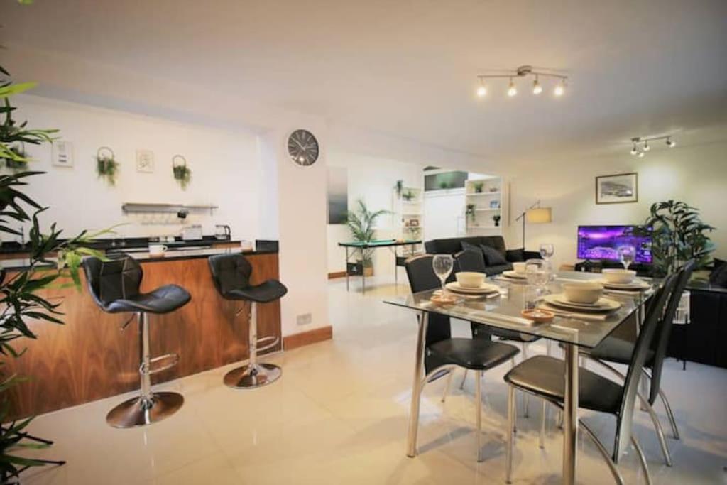 Ty Glas Mews by Property Promise - B&B