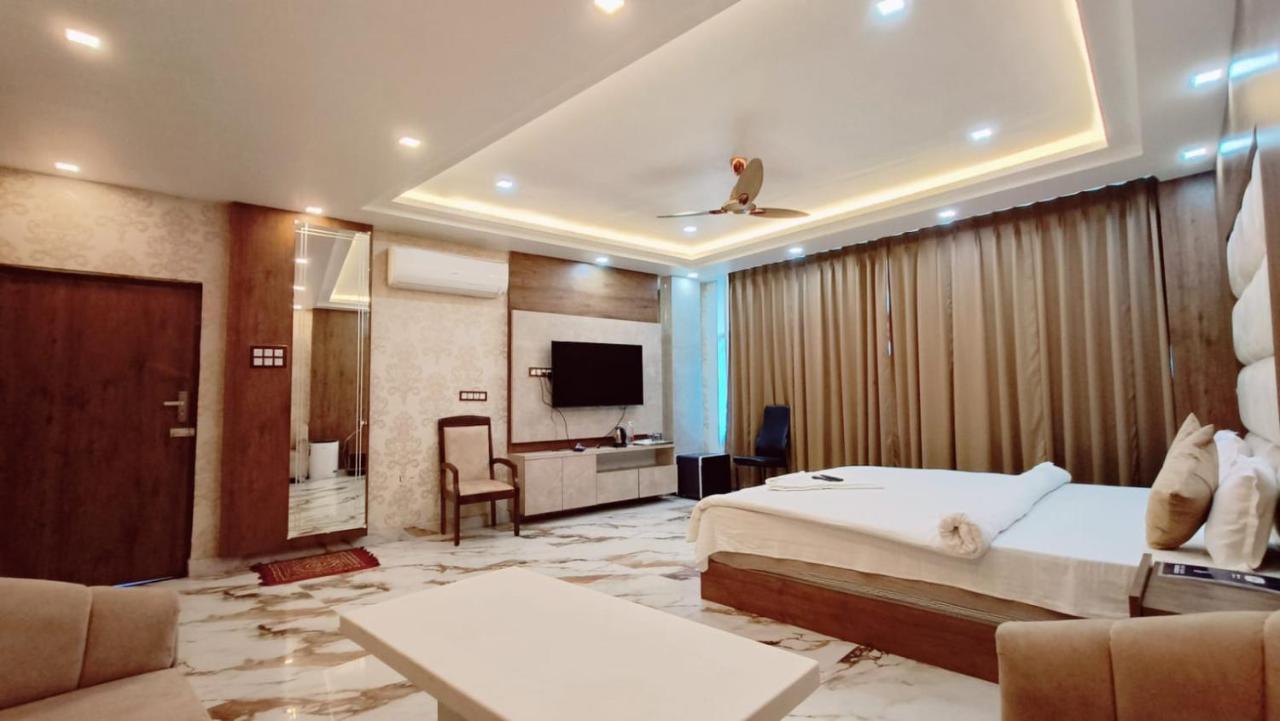 B&B Lucknow - V SQUARE AIRPORT HOTEL - Bed and Breakfast Lucknow