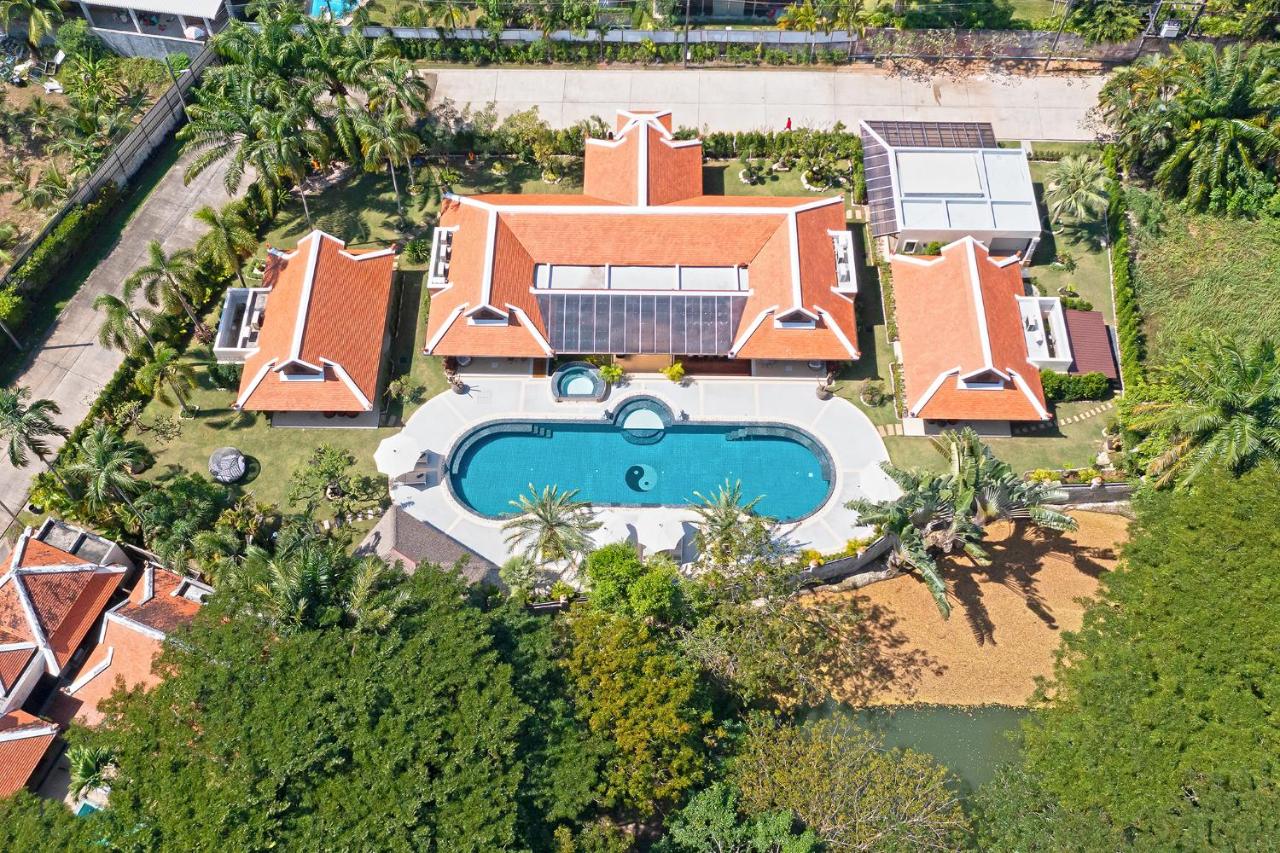 Villa Carlos, Luxury 7 BDR Private Pool Villa, Baan Bua Nai Harn, Phuket - B&B