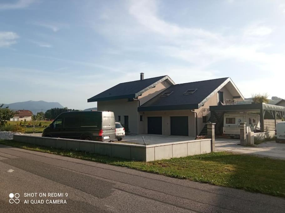 Meublé 3* neuf entre lacs, montagnes et bauges. - Ferienwohnung Mûres