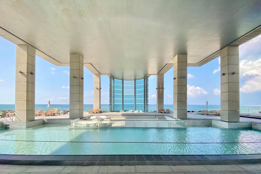 Amazing Sea view APT with parking at Royal Beach - By Beach Apartments TLV - B&B Tel Aviv