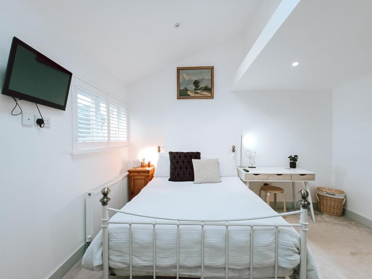 B&B Kingston upon Thames - The Pembroke Studio By Richmond Park - Bed and Breakfast Kingston upon Thames