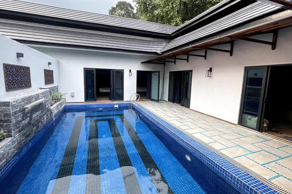 B&B Bentung - Charis Janda Baik Semi D Villa 6: 3 Bedroom + Pool - Bed and Breakfast Bentung