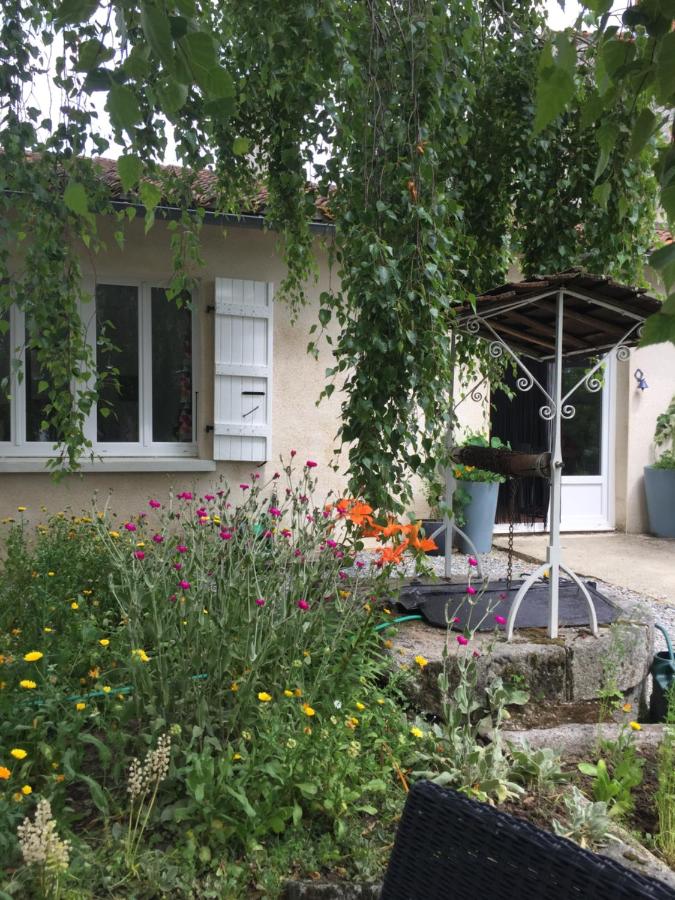 B&B Oradour-Saint-Genest - Le Gite du Petit Renard: A Tranquil Gite with pool - Bed and Breakfast Oradour-Saint-Genest