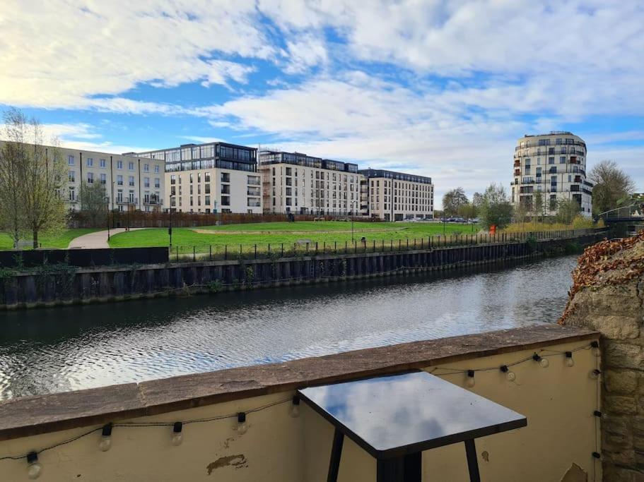 Riverside apartment - Chambres d’hôtes