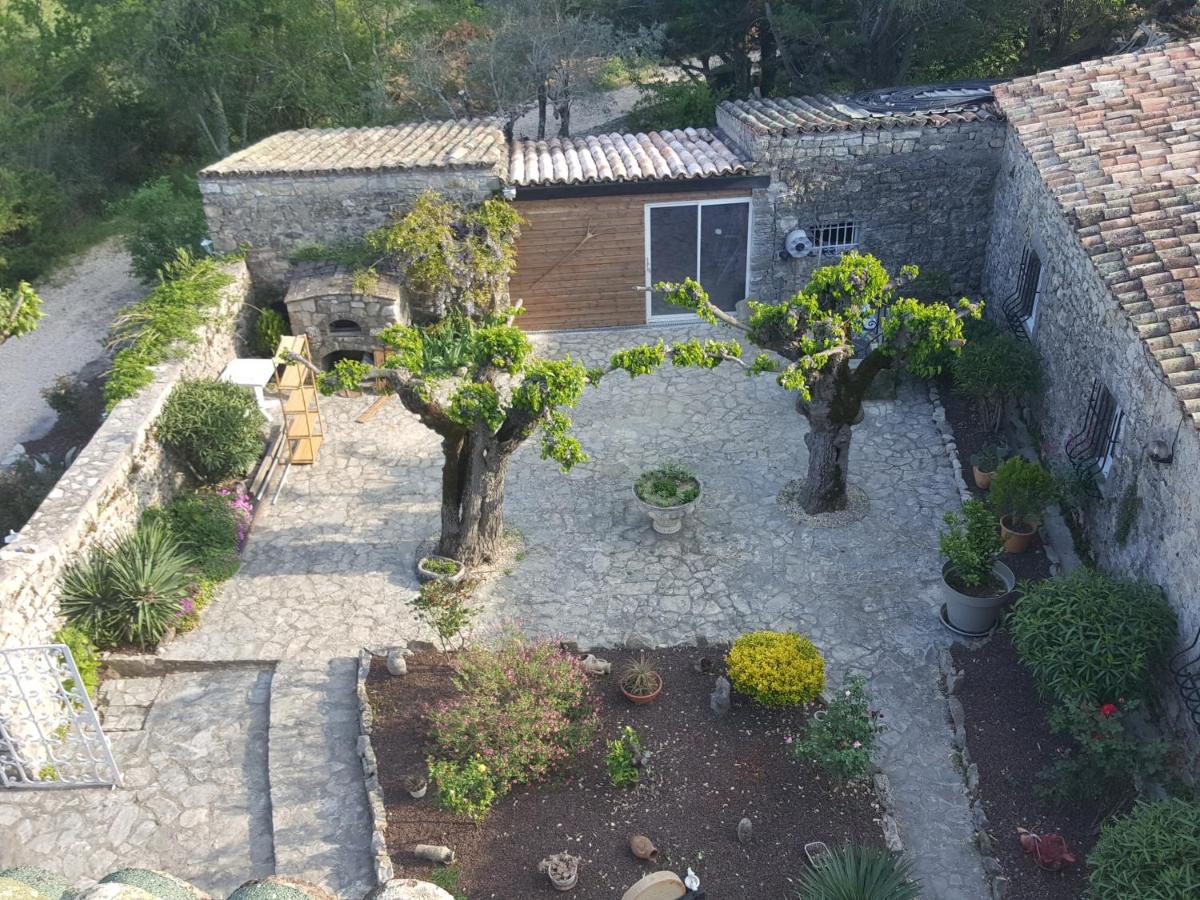 Mas de la berlusiere chambres d hotes en ardeche du sud - B&B