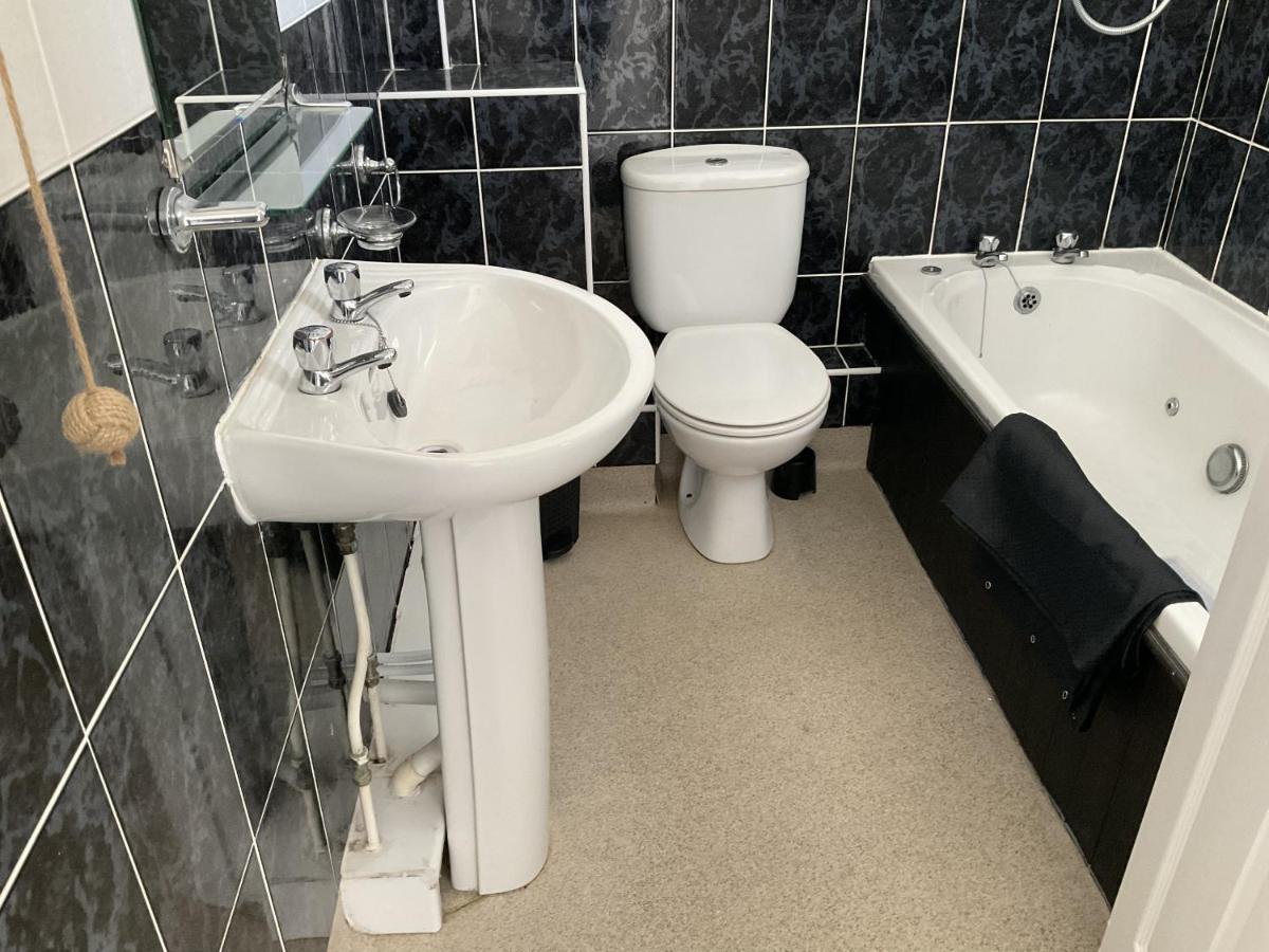 Twin Room with Bath