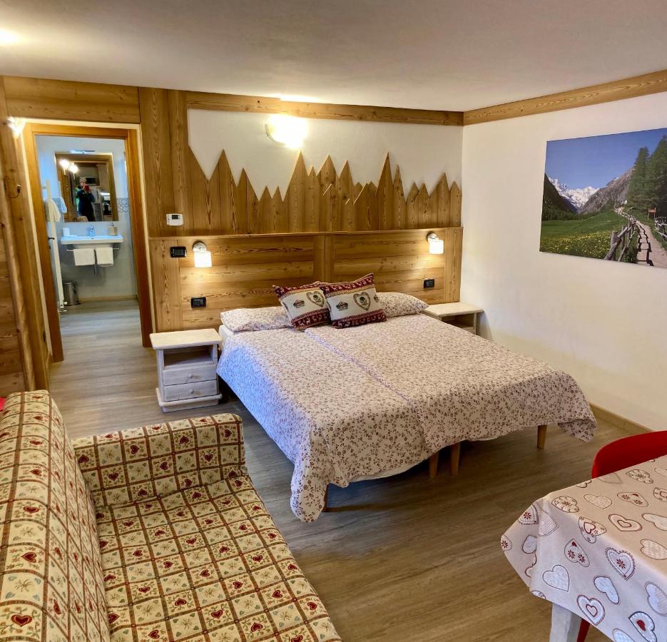 Estudio con vistas a las montañas