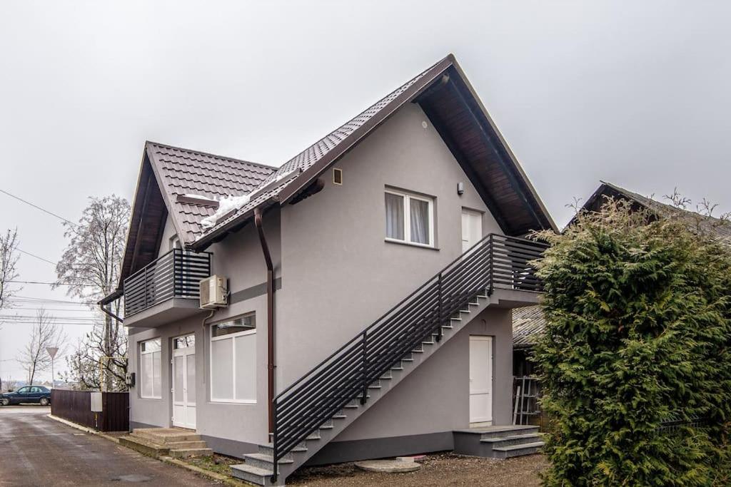 Nannie Apartaments Skenges - B&B