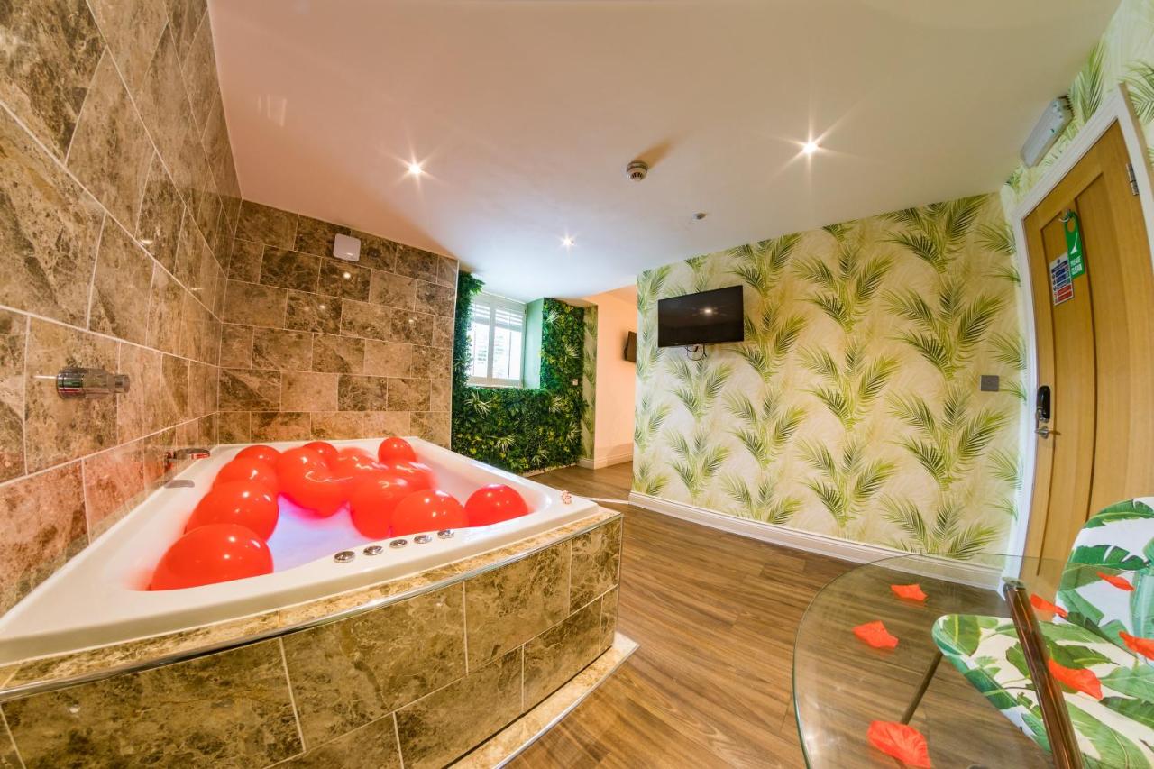 Phoenix Suite with Luxury double Spa Bath