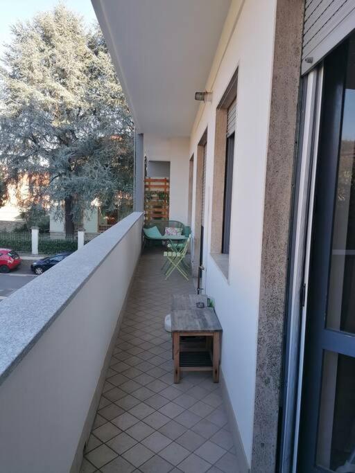 Arona 03 centralissimo ampio bilocale con garage - B&B