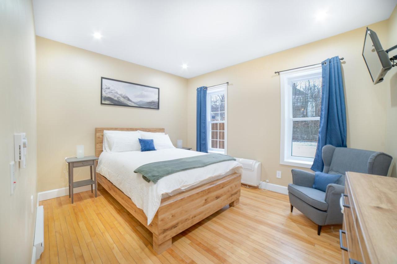 Deluxe Queen Suite
